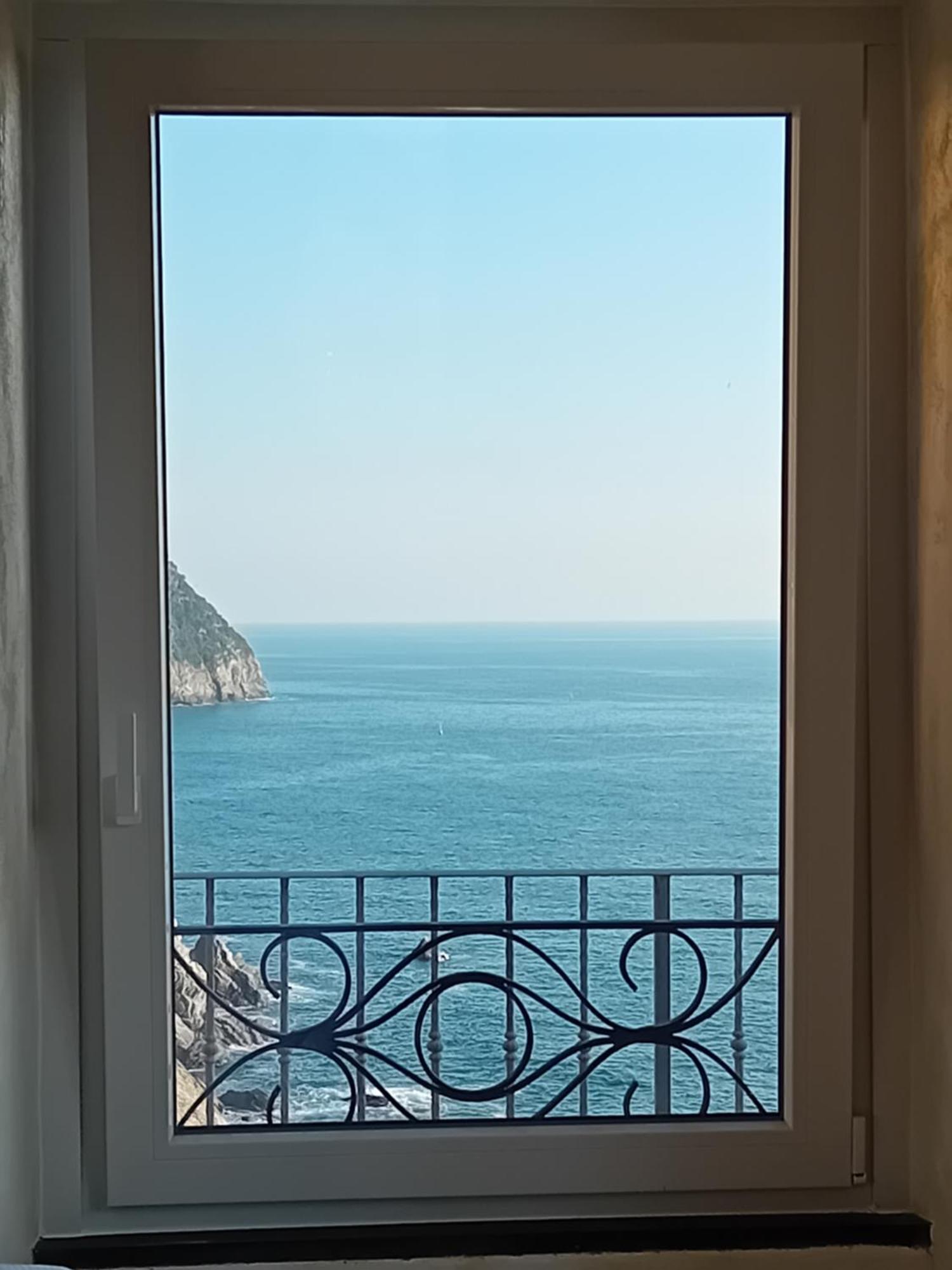 Alla Porta Rossa Manarola Rum bild
